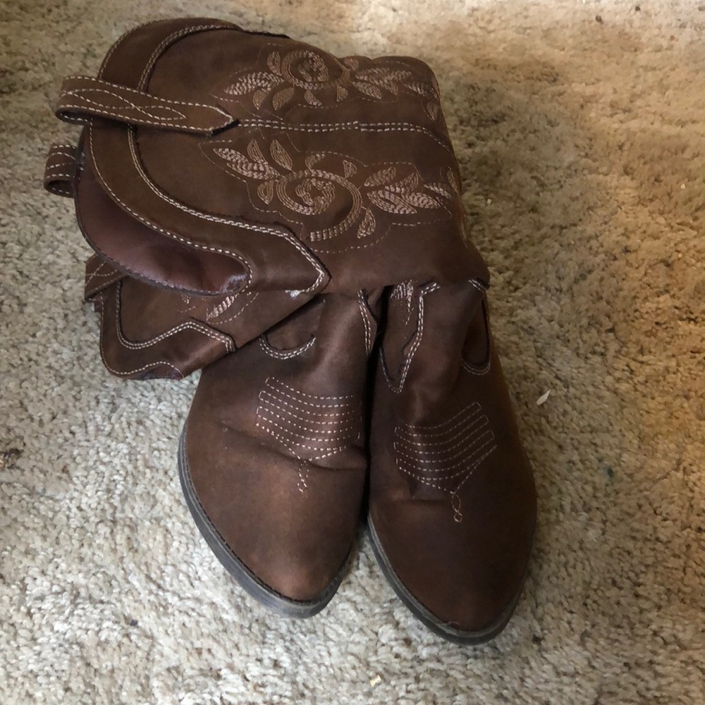 Brown embroidered cowboy boots